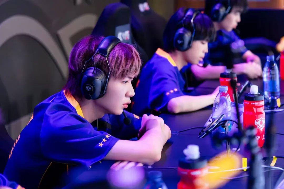 个既能防守 个既能防守