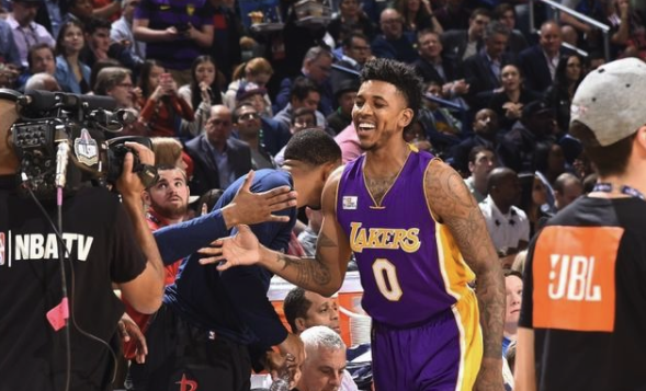 内突外投 内突外投