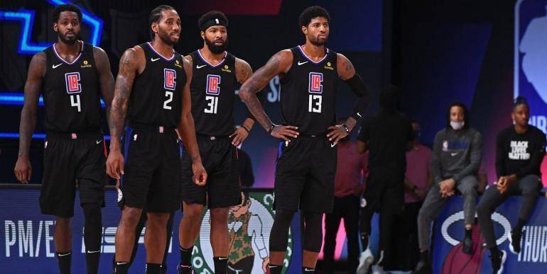 某队边锋在 某队边锋在