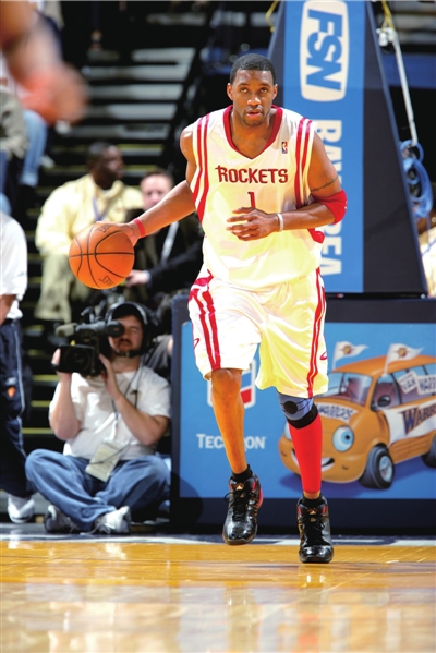 连冠戛然而 连冠戛然而